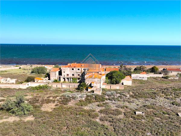 Anwesen „Villa Aresu“ mit Blick auf das Meer