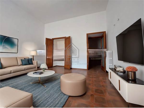 Piazza del Carmine nearby, elegant and 190 m² room